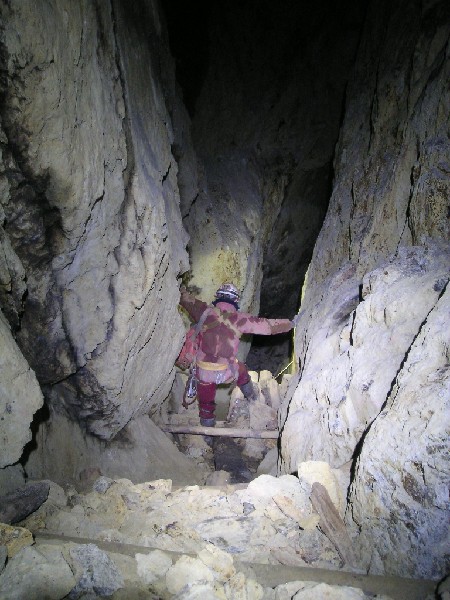 10_pitch to thridshafeviewpoint.jpg - The start of the 3rd pitch, which takes you to the last bit of stoping above Taylors Level. Coming off just before the bottom allows you to climb up the rubble slope to reach the Thriddle Shaft View Point.